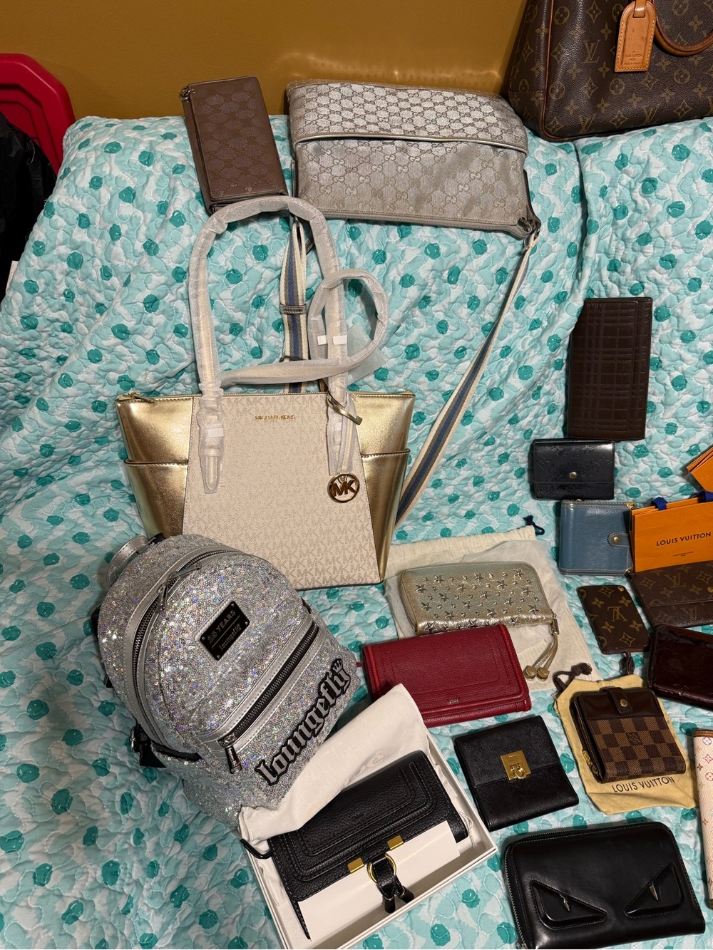 Designer lot! Louis Vuitton, Prada, Chanel, Burberry, Ferragamo, jimmy Choo + - Picture 3 of 13